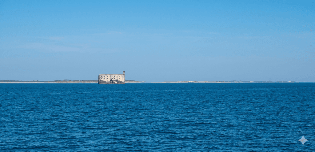 Qi gong à la plage le matin face à fort Boyard